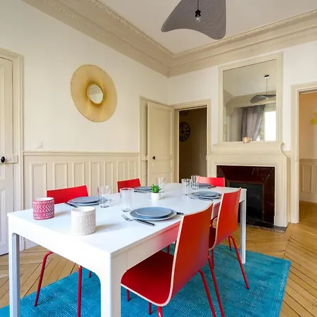 3br - 10p - Passy - Eiffel Tower شقة باريس