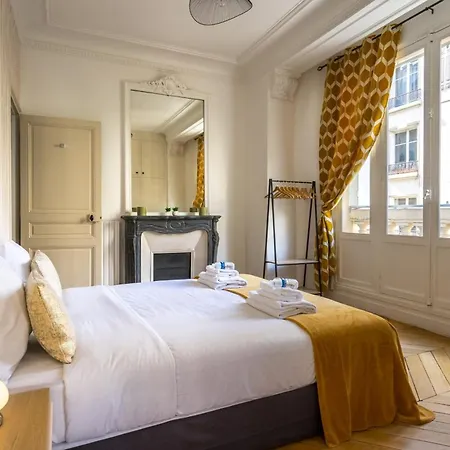 3br - 10p - Passy - Eiffel Tower باريس